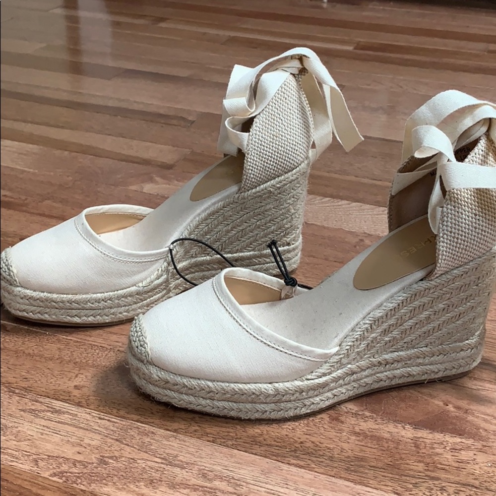 Nude wedges